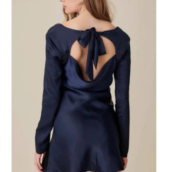 Mustard Seed Satin Green Bow Tie Back Long Sleeve Dress - Picture 4 of 14